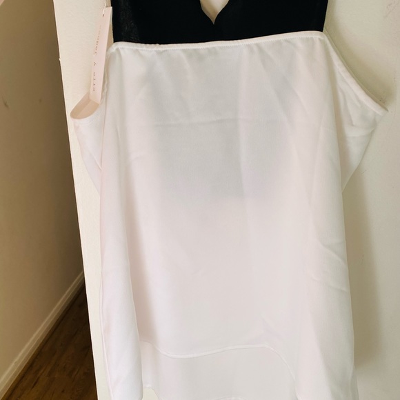 Cooper and Ella White and black sleeveless blouse - Picture 2 of 2